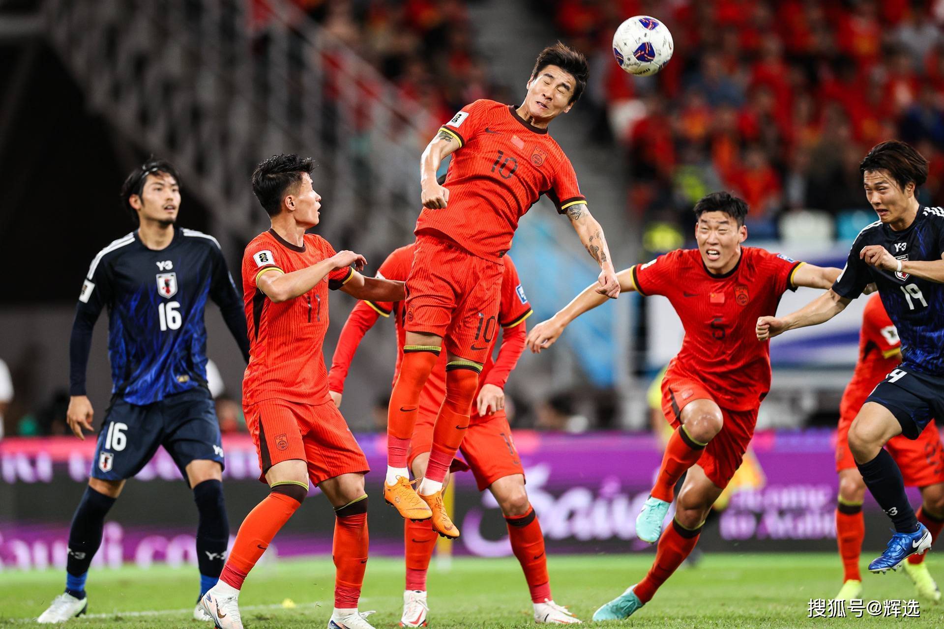 关于中国足球国际合作不断深化，推动青训输出与交流的信息