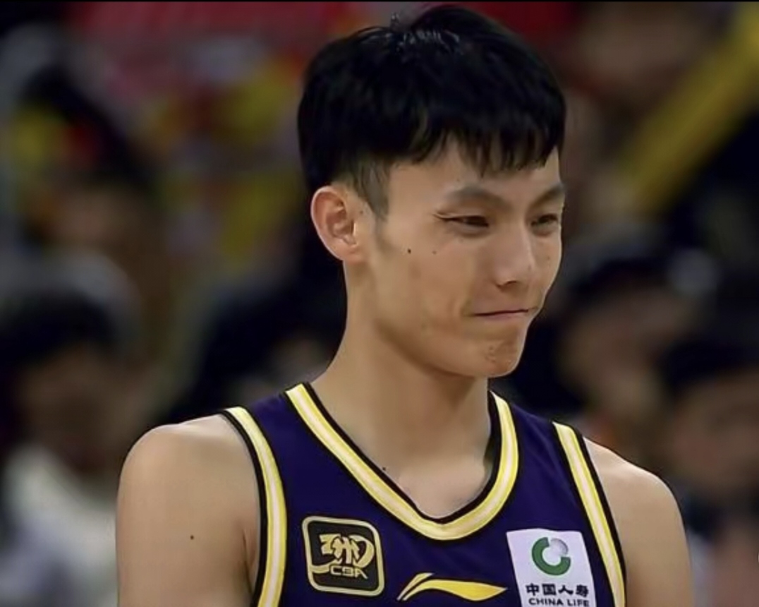 包含半场比分：54-51，北京队略占优势，激烈对抗持续升温！的词条