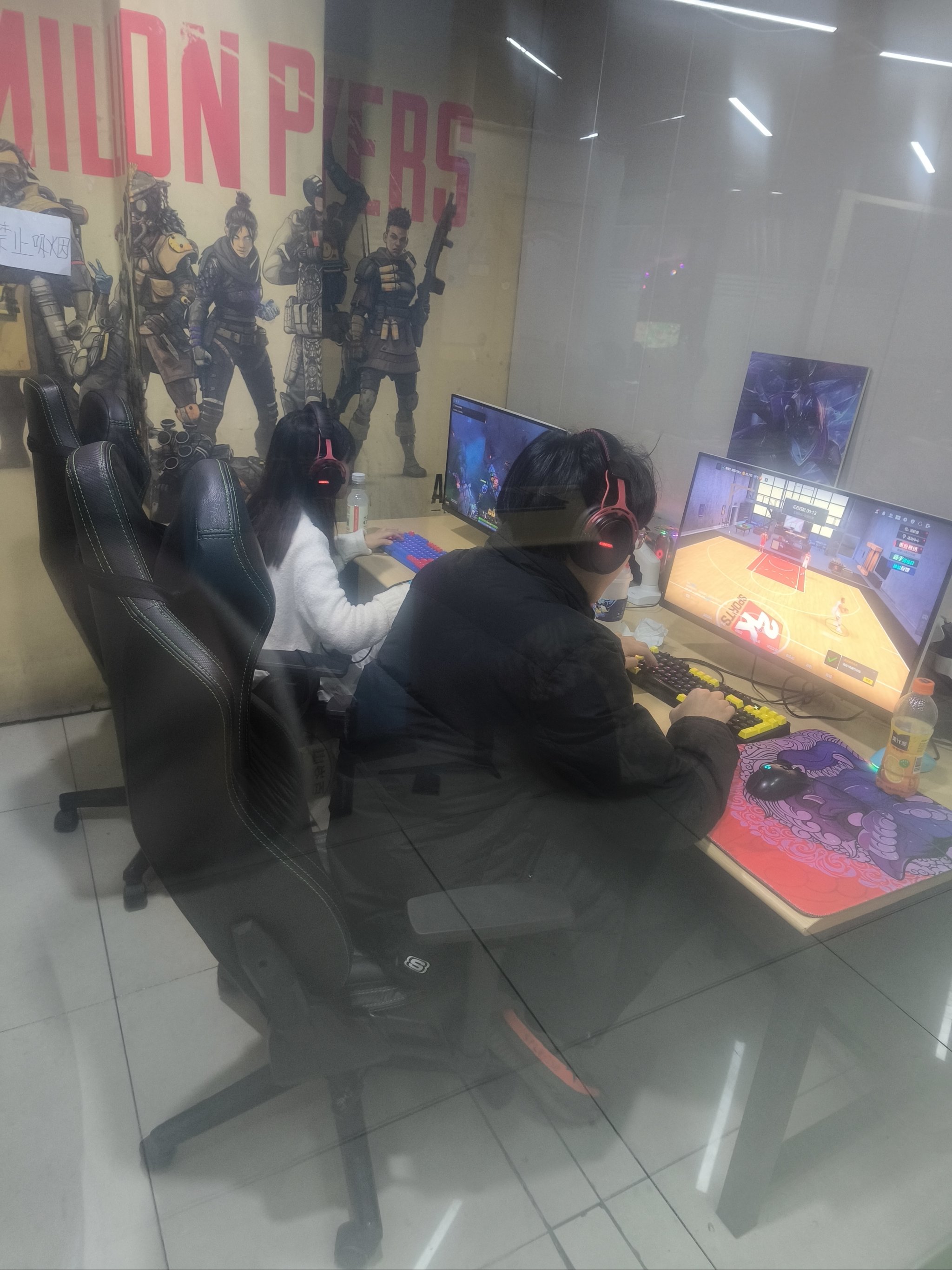 电竞社区活跃度高，粉丝互动频繁