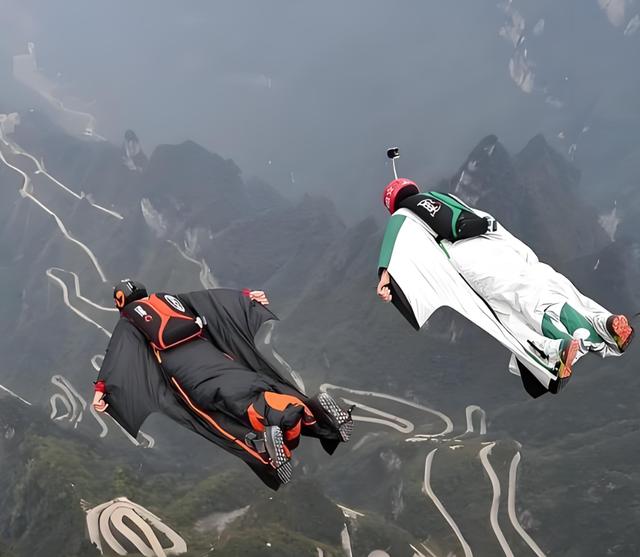 高空吊索漂流挑战，橫扫山谷的极速运动的简单介绍