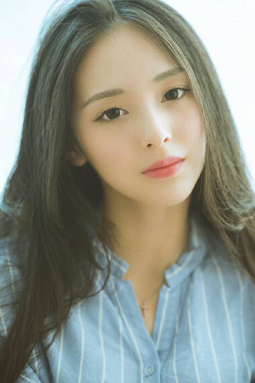 逆转游泳女将落后50米强势翻盘，女游泳运动员转行演员