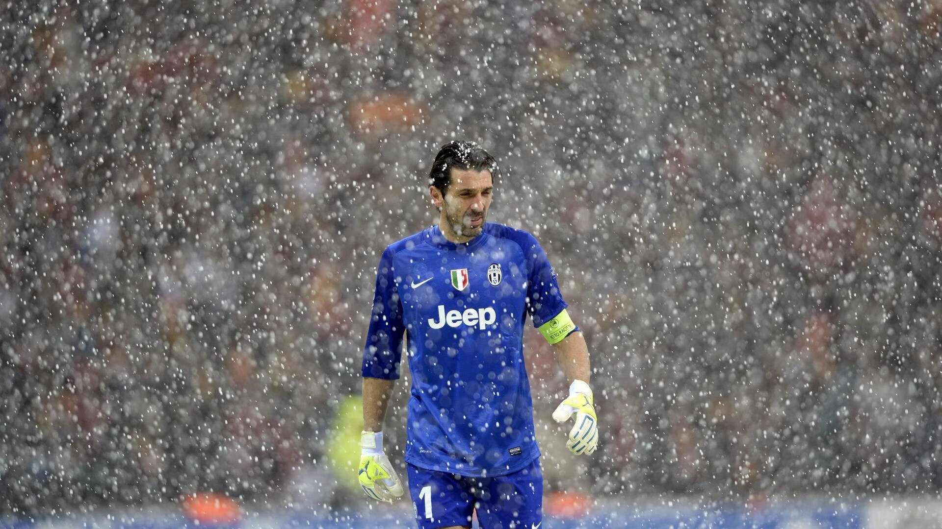 九游下载安装-《战术深度：高手解析比赛中关键的操作细节》，比赛战术名词解释