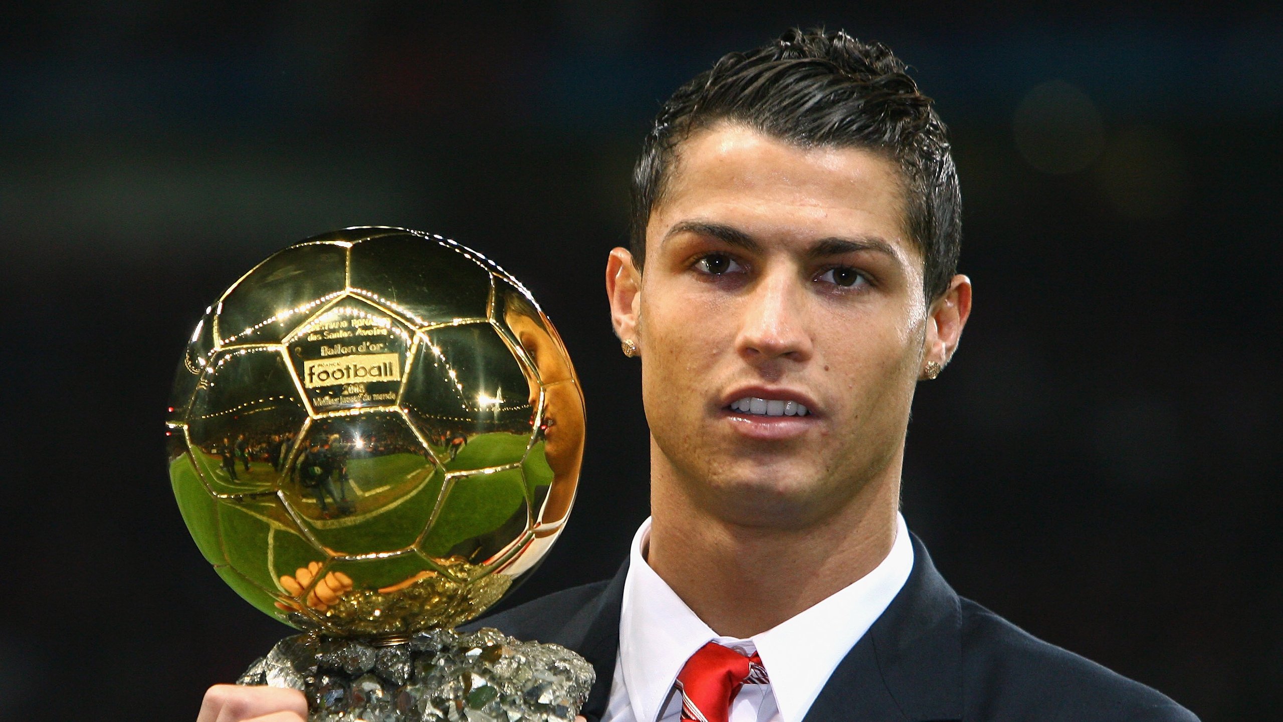 九游体育平台官网-假球阴影：足球裁判问题引发全民关注，足球最著名的假球事件